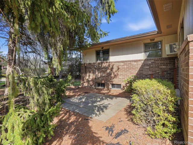 49455 Schoenherr Road, Shelby Charter Township, MI 48315