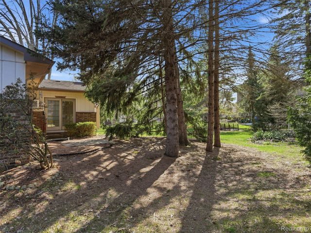 49455 Schoenherr Road, Shelby Charter Township, MI 48315