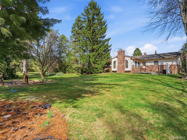 49455 Schoenherr Road, Shelby Charter Township, MI 48315