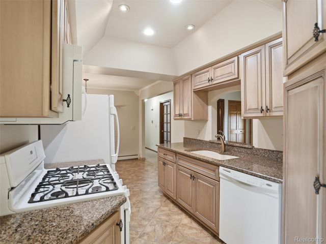 49455 Schoenherr Road, Shelby Charter Township, MI 48315