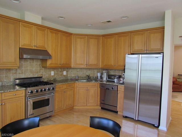 627 Binghampton Ln 627, Livingston Twp., NJ 07039