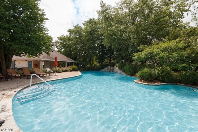 627 Binghampton Ln 627, Livingston Twp., NJ 07039
