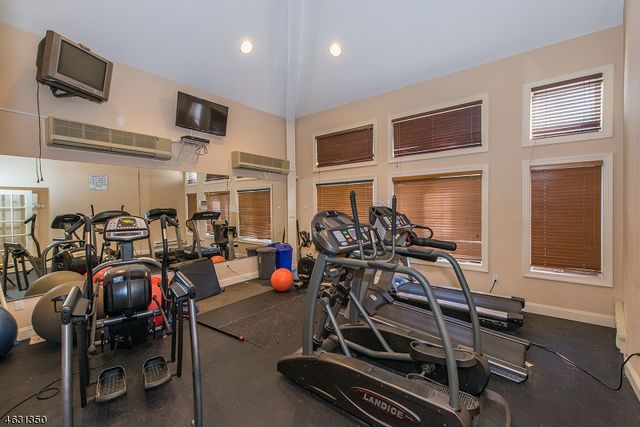 627 Binghampton Ln 627, Livingston Twp., NJ 07039