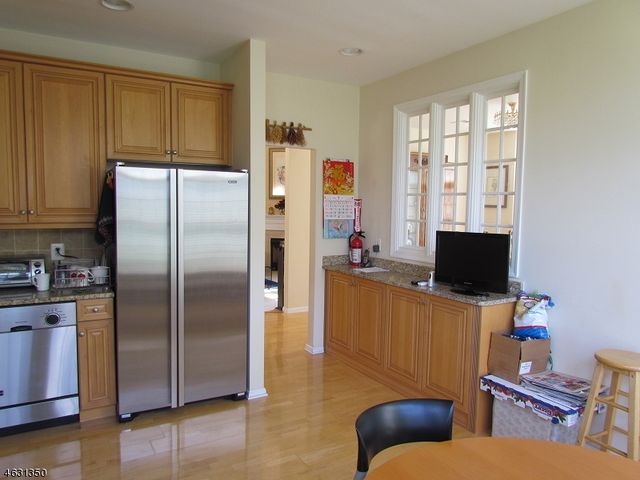 627 Binghampton Ln 627, Livingston Twp., NJ 07039