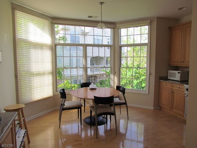 627 Binghampton Ln 627, Livingston Twp., NJ 07039