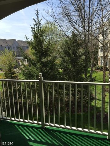 627 Binghampton Ln 627, Livingston Twp., NJ 07039