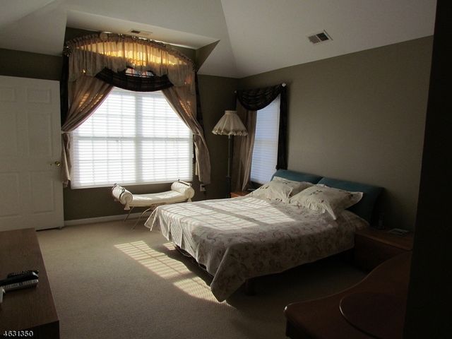 627 Binghampton Ln 627, Livingston Twp., NJ 07039