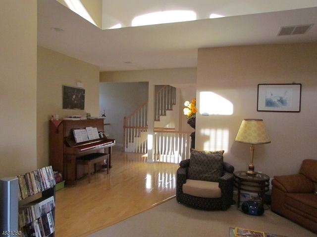 627 Binghampton Ln 627, Livingston Twp., NJ 07039