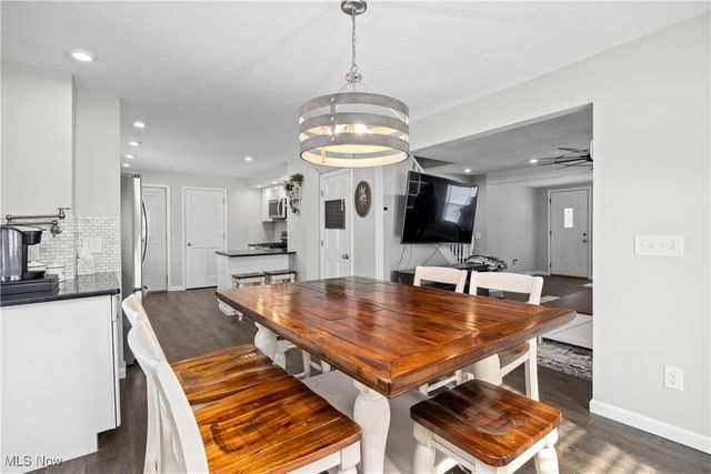 8010 Baumhart Road, Amherst, OH 44001