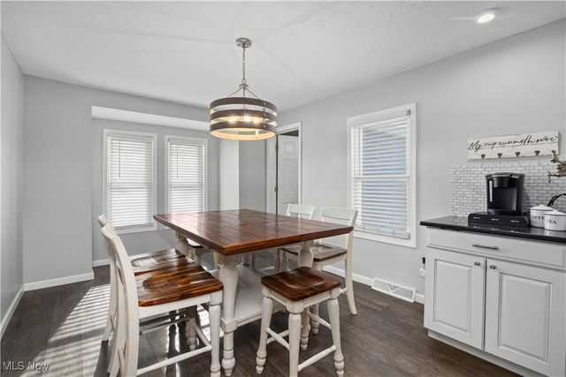 8010 Baumhart Road, Amherst, OH 44001