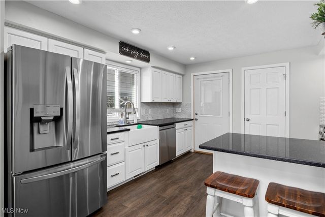 8010 Baumhart Road, Amherst, OH 44001