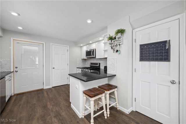 8010 Baumhart Road, Amherst, OH 44001