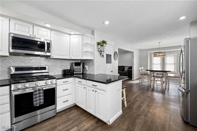 8010 Baumhart Road, Amherst, OH 44001