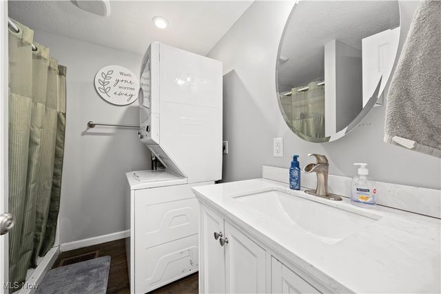 8010 Baumhart Road, Amherst, OH 44001