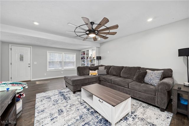 8010 Baumhart Road, Amherst, OH 44001