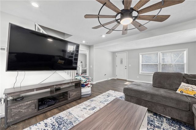 8010 Baumhart Road, Amherst, OH 44001