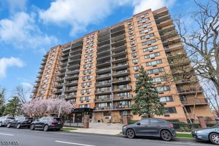 60 Parkway Dr 8E, East Orange City, NJ 07017