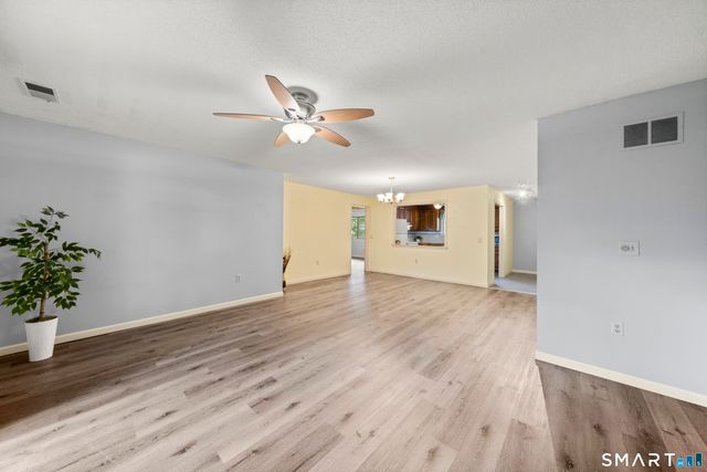 14 Wynwood Drive 14, Enfield, CT 06082