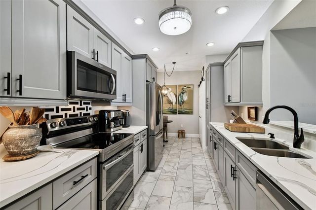 5 ISLAND PARK PLACE #305, Dunedin, FL 34698