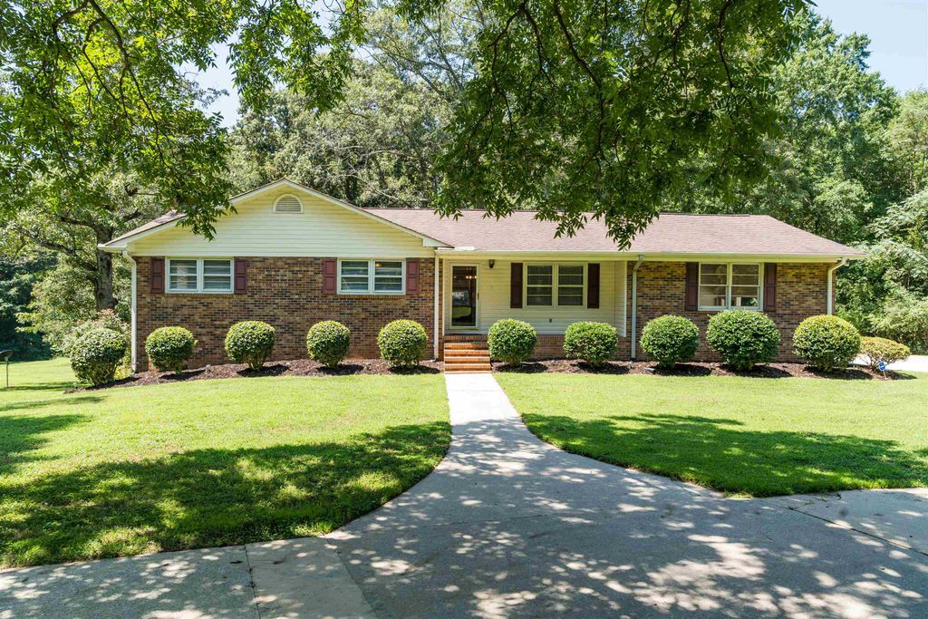 151 Hillandale Ln Lane, Pacolet, SC 29372