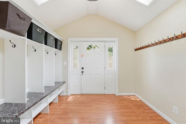 7605 FISHER DR, Falls Church, VA 22043