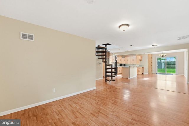 7605 FISHER DR, Falls Church, VA 22043