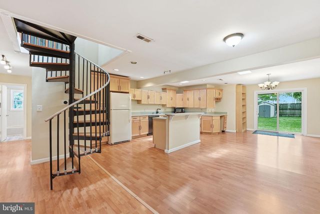 7605 FISHER DR, Falls Church, VA 22043