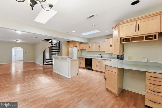 7605 FISHER DR, Falls Church, VA 22043