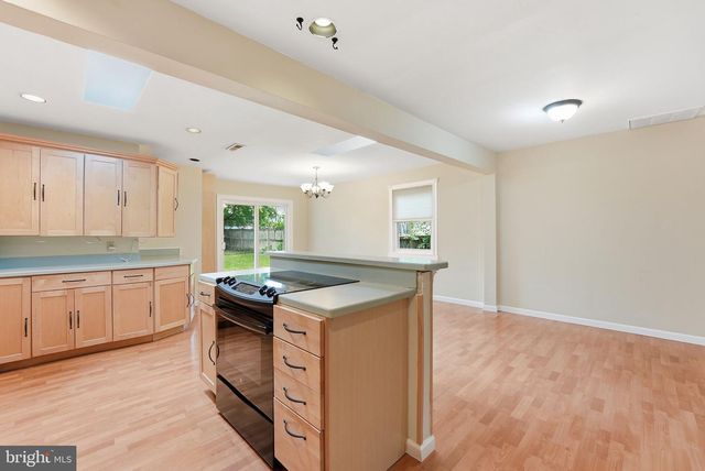 7605 FISHER DR, Falls Church, VA 22043