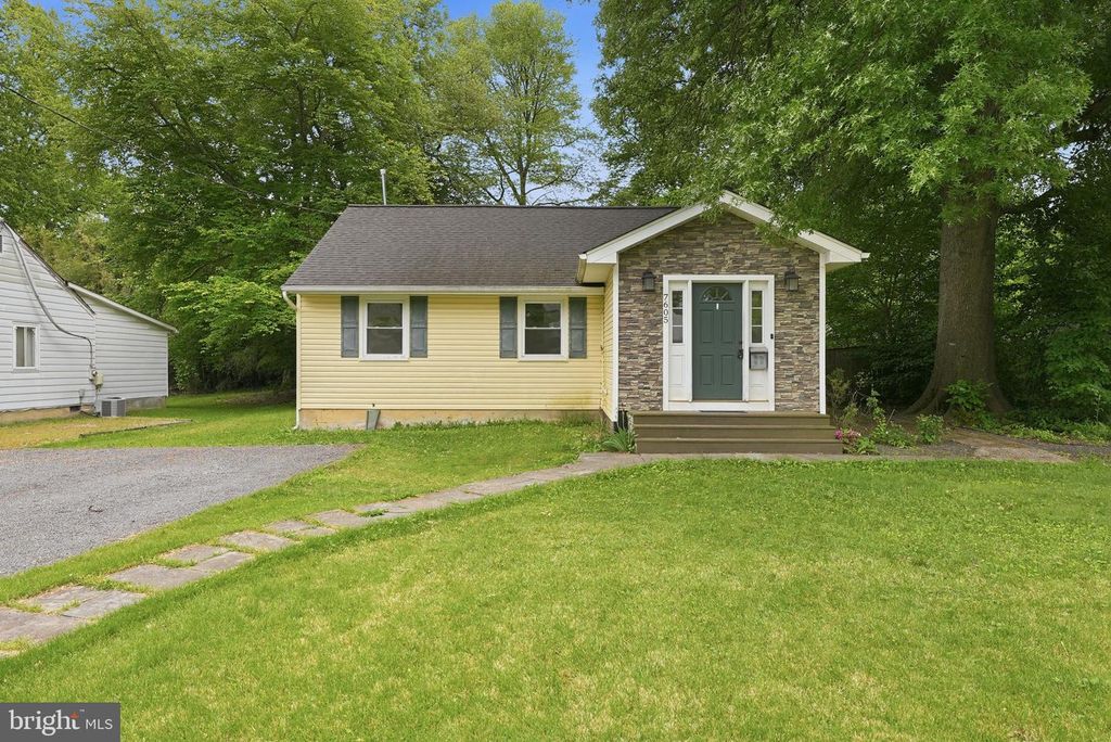 7605 FISHER DR, Falls Church, VA 22043