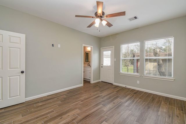 3701 Chanterway St, Bacliff, TX 77518