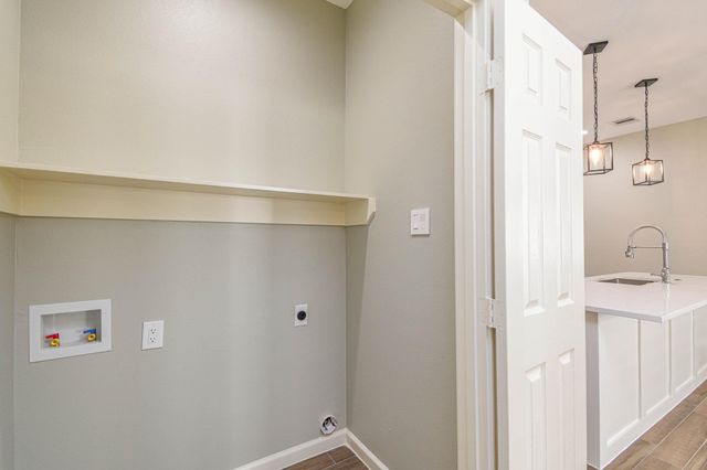 3701 Chanterway St, Bacliff, TX 77518