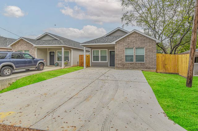 3701 Chanterway St, Bacliff, TX 77518