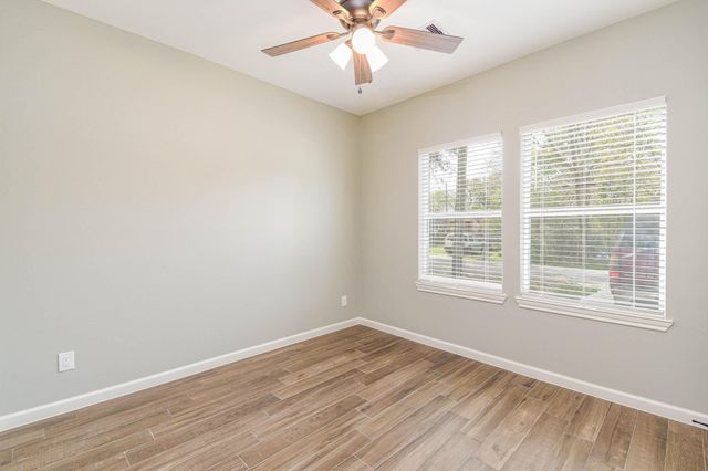 3701 Chanterway St, Bacliff, TX 77518