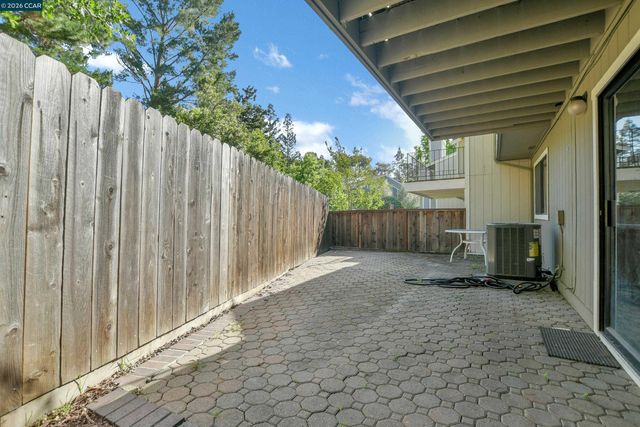 2402 Silk Tree Ct., Martinez, CA 94553