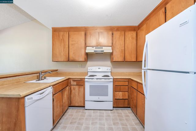 2402 Silk Tree Ct., Martinez, CA 94553