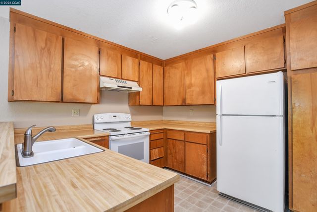 2402 Silk Tree Ct., Martinez, CA 94553