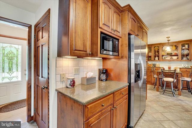 285 S MAIN ST, Mount Wolf, PA 17347