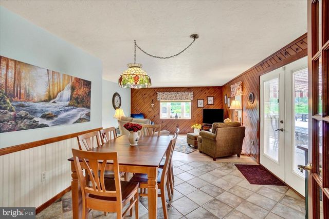 285 S MAIN ST, Mount Wolf, PA 17347