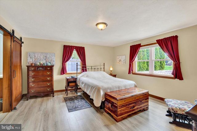 285 S MAIN ST, Mount Wolf, PA 17347