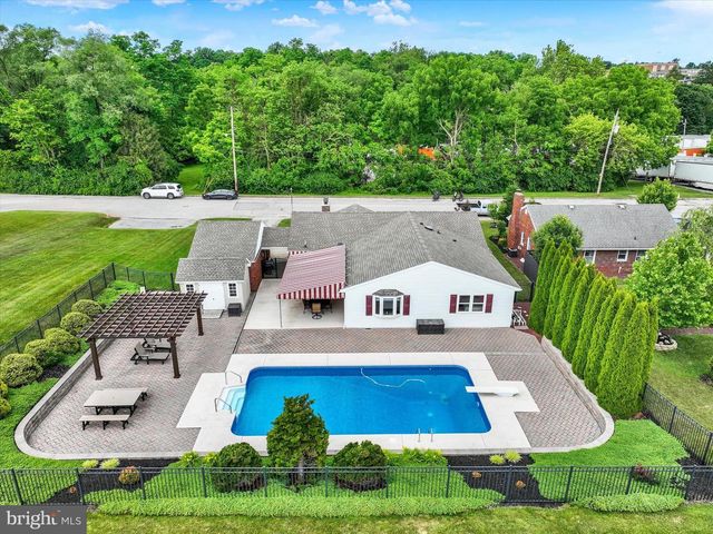 285 S MAIN ST, Mount Wolf, PA 17347