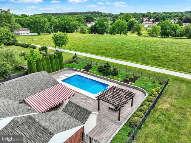 285 S MAIN ST, Mount Wolf, PA 17347
