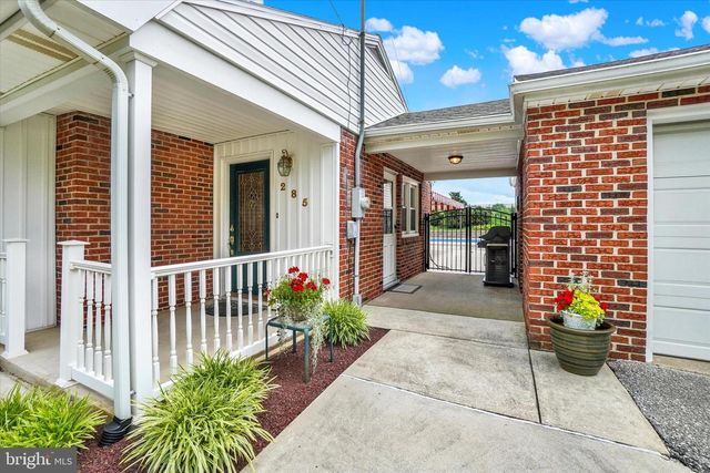 285 S MAIN ST, Mount Wolf, PA 17347