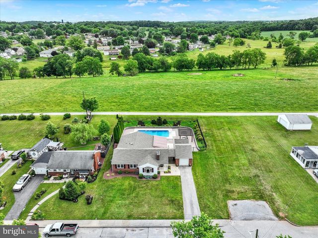285 S MAIN ST, Mount Wolf, PA 17347