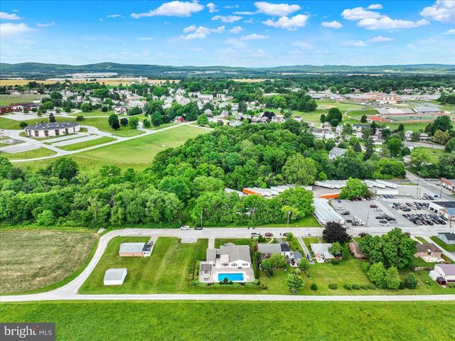 285 S MAIN ST, Mount Wolf, PA 17347