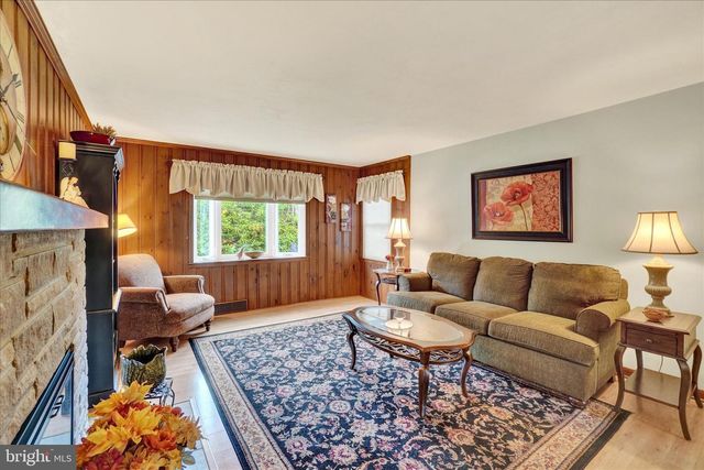 285 S MAIN ST, Mount Wolf, PA 17347