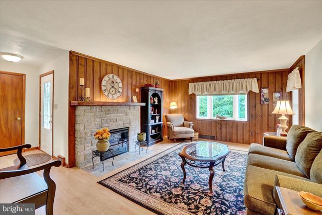 285 S MAIN ST, Mount Wolf, PA 17347