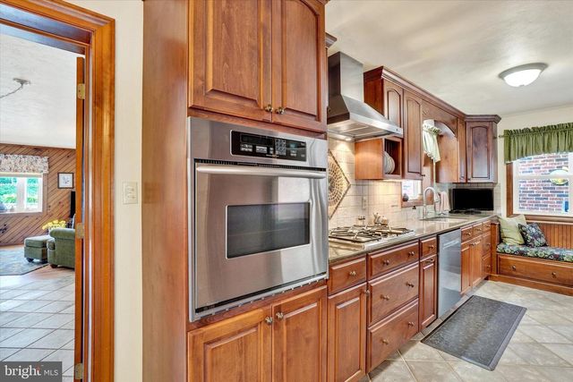 285 S MAIN ST, Mount Wolf, PA 17347