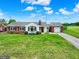 285 S MAIN ST, Mount Wolf, PA 17347