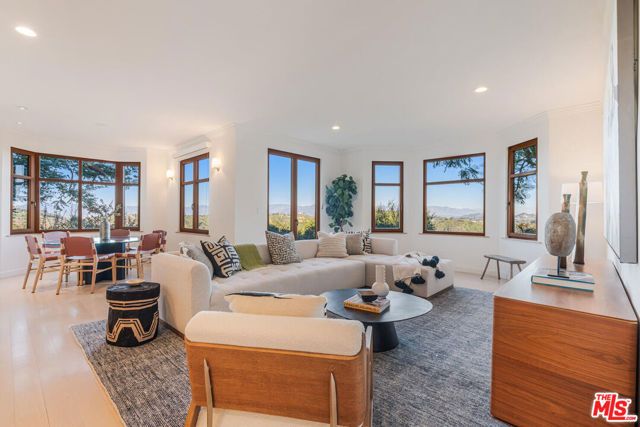 2232 Stradella Road, Los Angeles, CA 90077